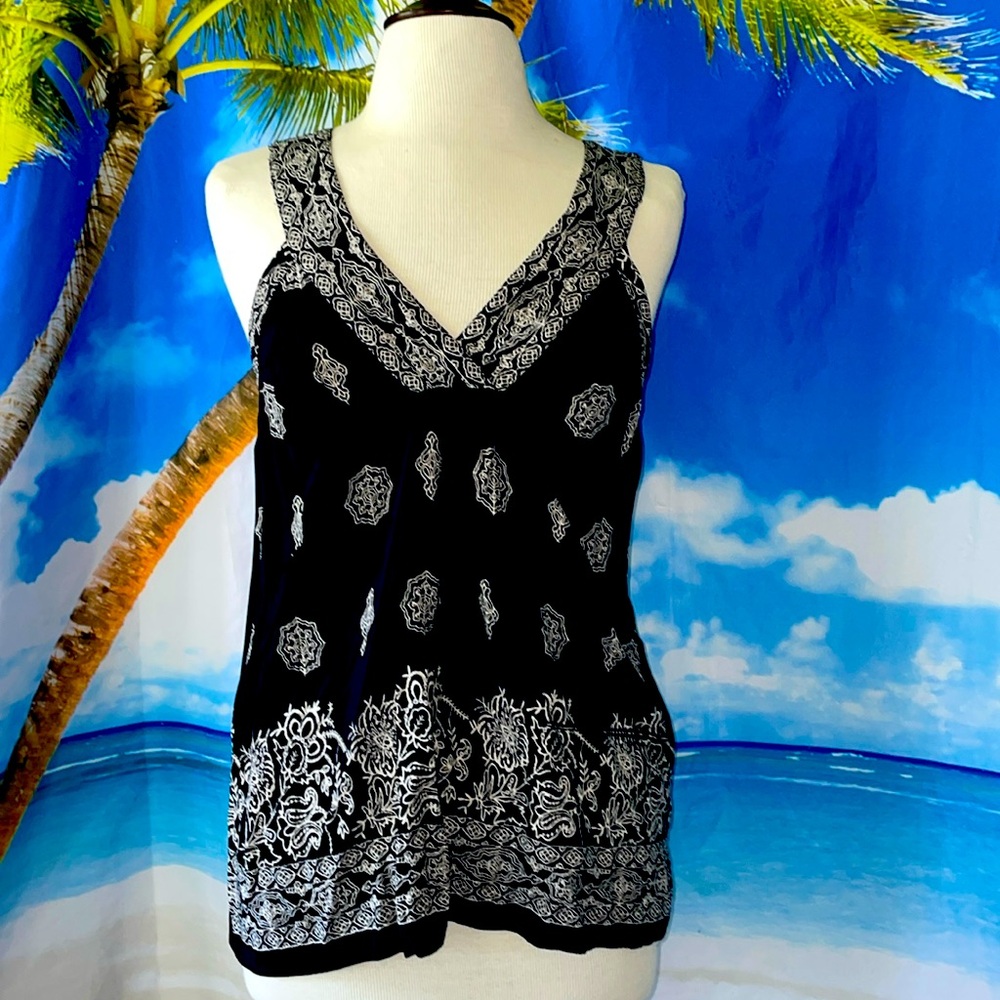 Black and white V-neck blouse with Patterns